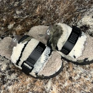 Fluffy camo UGGS slides